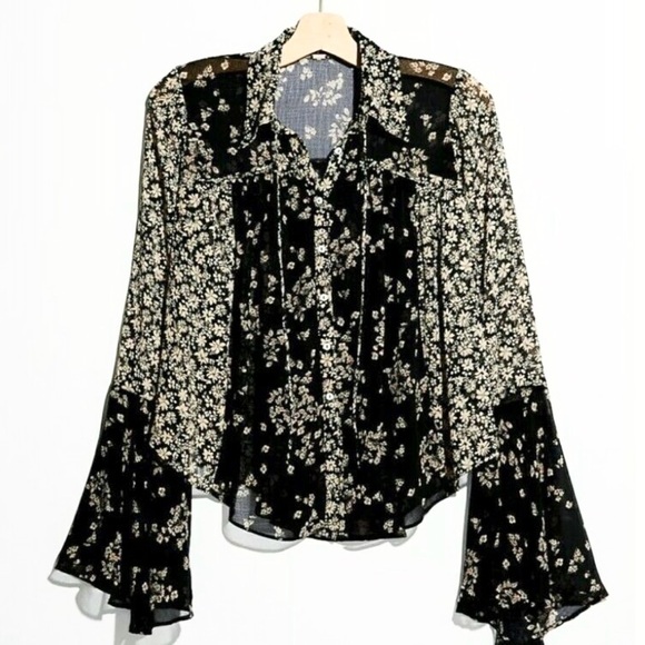 Free People printed Boho flare sleeve blouse EUC - Picture 9 of 16
